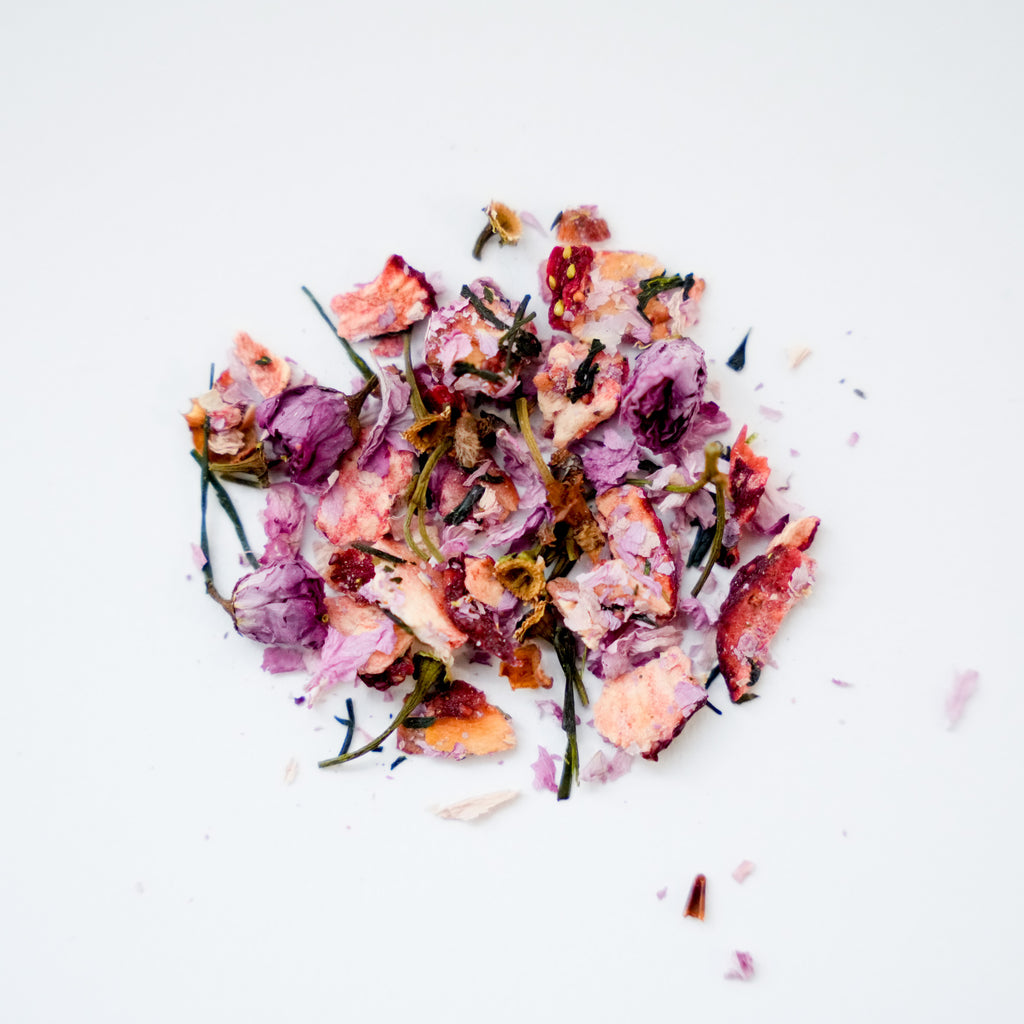 丹沢ボタニカル　八重桜煎茶　苺入り【数量限定生産】